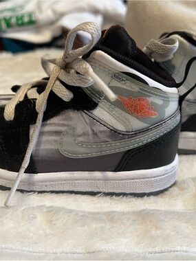 Jordan 1 Kids' Black, Gray & Orange Mid-Top Sneakers Sz 8C